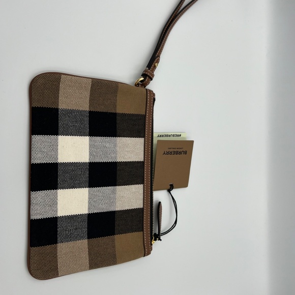 NWT BURBERRY PEYTON CHECK CANVAS AND LEATHER WRISTLET - Picture 2 of 6